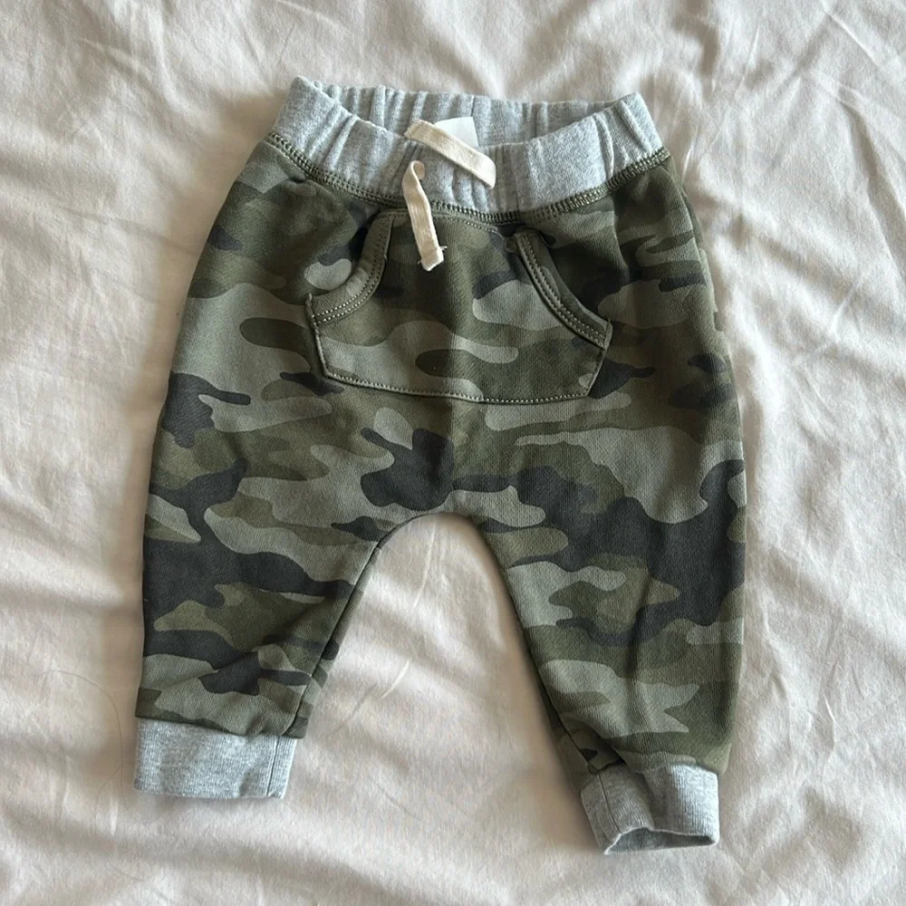 Bundle of 2 baby tees and sweats